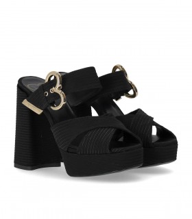 SANDALIA DE TACÓN NEGRA LOVE MOSCHINO
