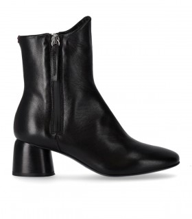 HALMANERA CAREN SCHWARZE STIEFELETTE MIT ABSATZ