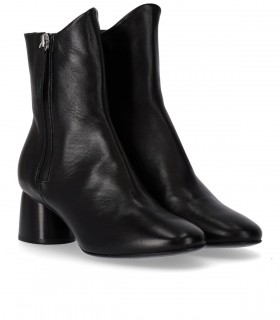 HALMANERA CAREN SCHWARZE STIEFELETTE MIT ABSATZ
